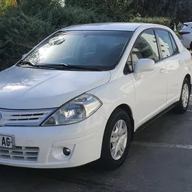 Nissan Versa 2011