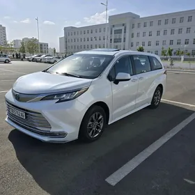 Toyota Sienna 2022