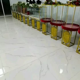 bukja mankenleri we aýnalary