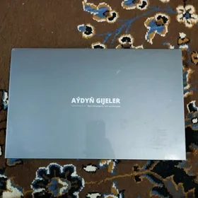 Aýdyň gijeler noutbuk