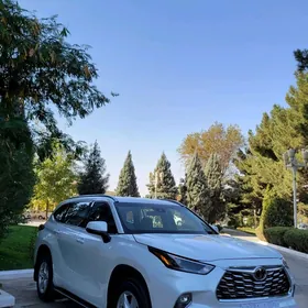 Toyota Highlander 2022