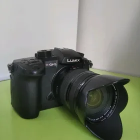 Lumix GH5