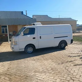 Nissan Urvan 2005