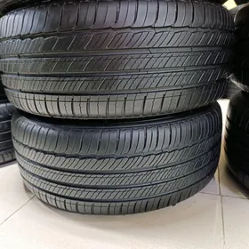 235 40 19 Michelin