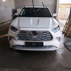 Toyota Highlander 2021