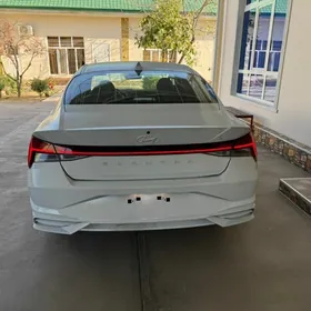 Hyundai Elantra 2022