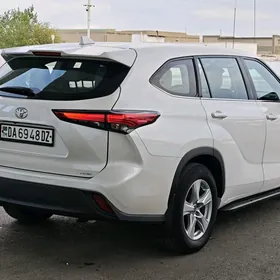 Toyota Highlander 2021