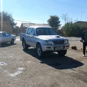 Mitsubishi L200 2004