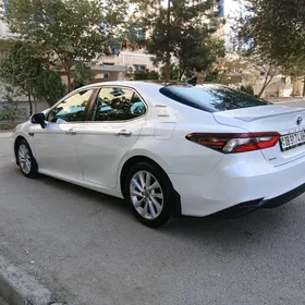 Toyota Camry 2021