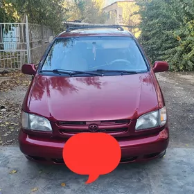 Toyota Sienna 1999