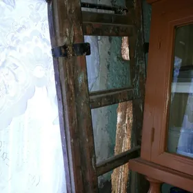 Лестница и сундук