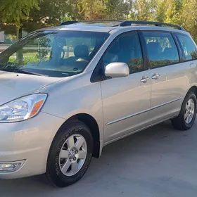 Toyota Sienna 2004
