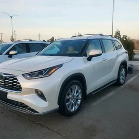 Toyota Highlander 2021