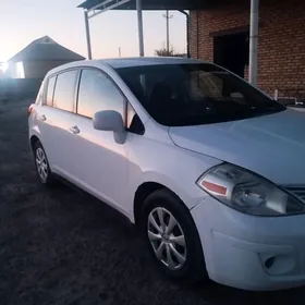 Nissan Versa 2012