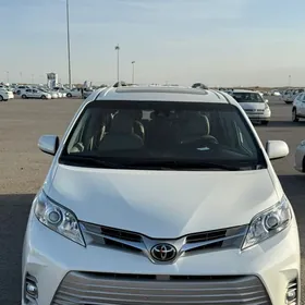 Toyota Sienna 2020