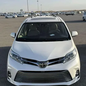 Toyota Sienna 2019