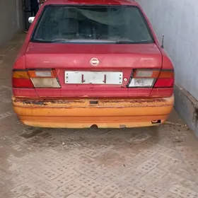 Nissan Primera 1993