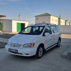 Toyota Sienna 2000