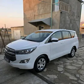 Toyota Innova 2021