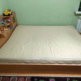 Двухместная кровать