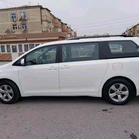 Toyota Sienna 2011