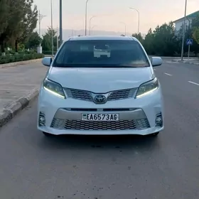 Toyota Sienna 2019