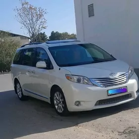 Toyota Sienna 2011