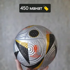 Новый футбольный мяч