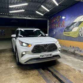 Toyota Highlander 2021