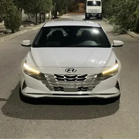 Hyundai Elantra 2022