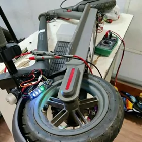 samakat bejerýän ussa skuter