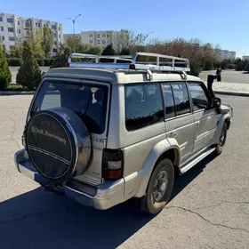 Mitsubishi Pajero 1992