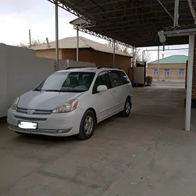 Toyota Sienna 2004