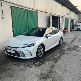 Toyota Camry 2025