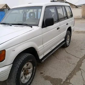 Mitsubishi Pajero 1992