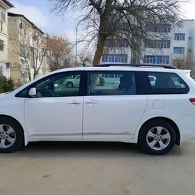 Toyota Sienna 2011