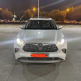 Toyota Highlander 2021