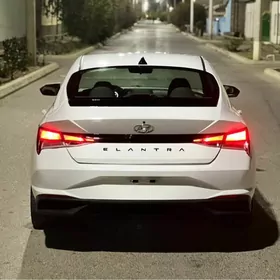 Hyundai Elantra 2022