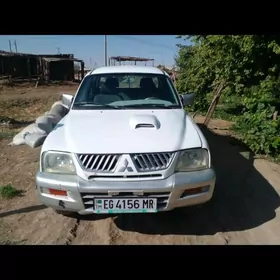 Mitsubishi L200 2005