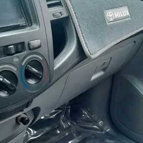 Toyota Hilux 2011