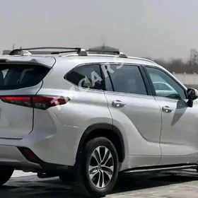 Toyota Highlander 2021