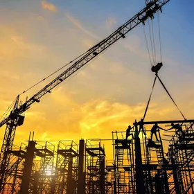 Gurluşyk kömekçi işgär gerek