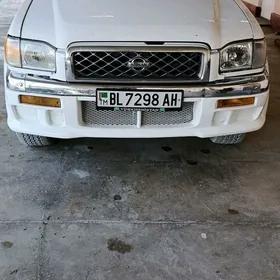 Nissan Pathfinder 1998