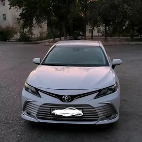 Toyota Camry 2018
