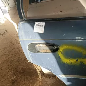 Corolla 95  Sag  yzky gapysy