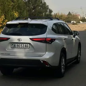 Toyota Highlander 2021