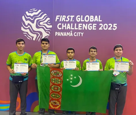 Туркменские школьники заняли первое место на олимпиаде роботов в Панаме