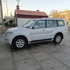Mitsubishi Pajero 2016
