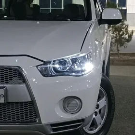 Mitsubishi Outlander 2012