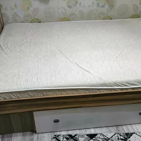 Двух спальная кровать